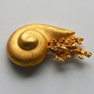 Vintage Gold Shell Brooch Pin